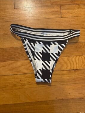 NWT Women’s Black & White Geo-Print Bikini Bottom Size Small